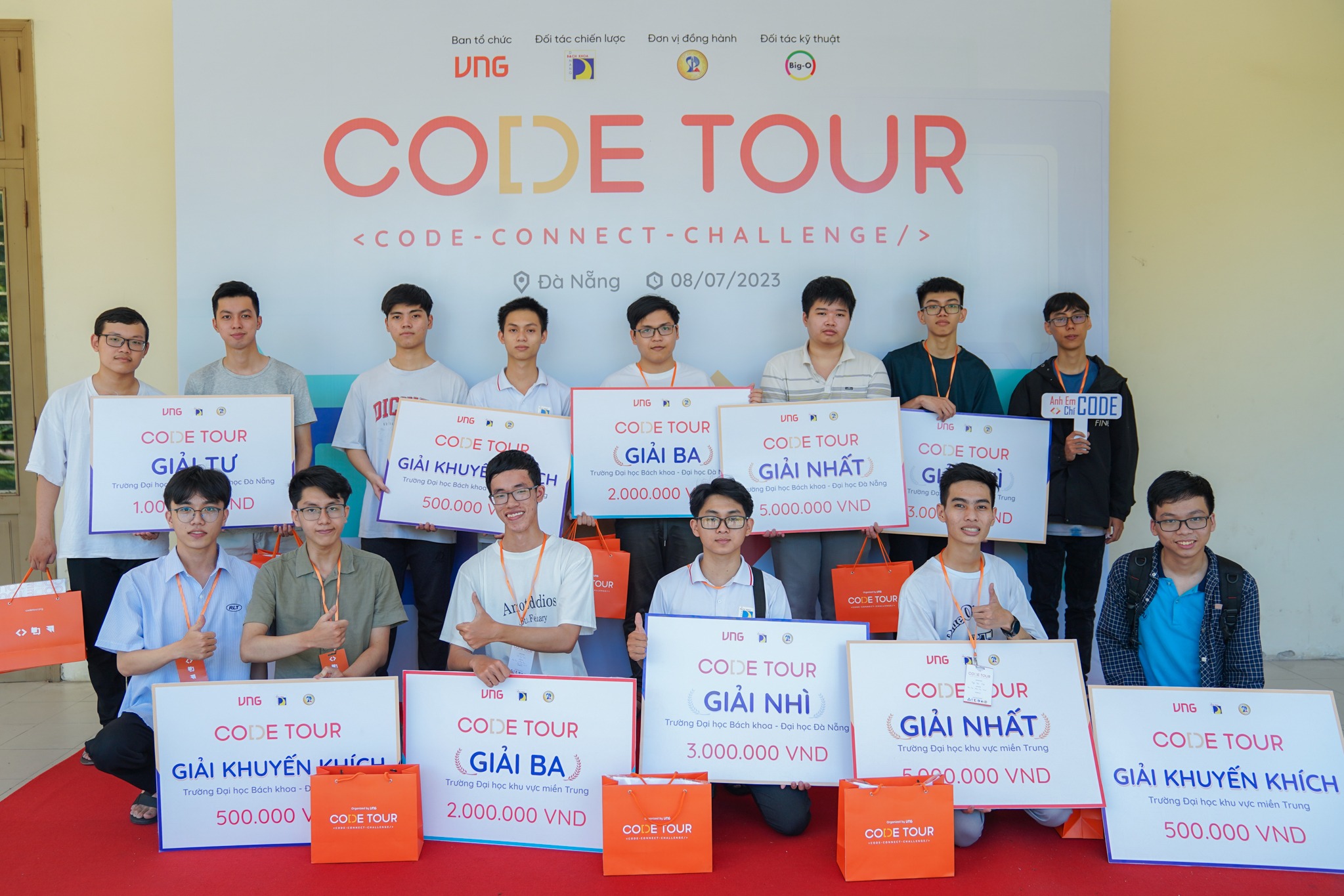 code tour vng